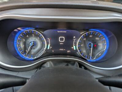2024 Chrysler Pacifica Touring L   - Photo 20 - Bountiful, UT 84010