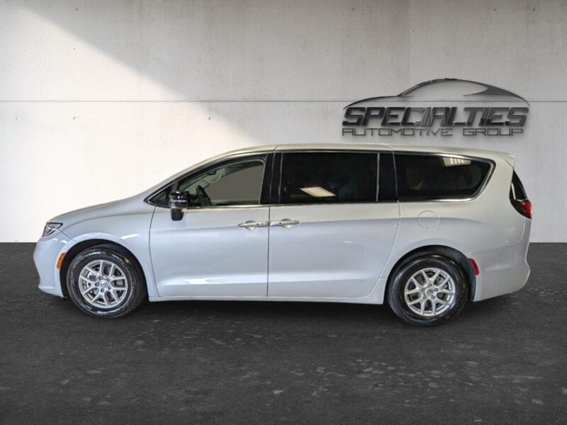 2024 Chrysler Pacifica Touring L - Photo 7 - Bountiful, UT 84010