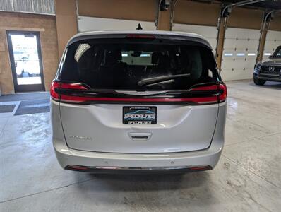 2024 Chrysler Pacifica Touring L   - Photo 9 - Bountiful, UT 84010