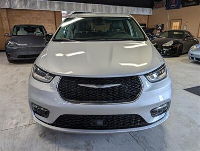 2024 Chrysler Pacifica Touring L   - Photo 6 - Bountiful, UT 84010