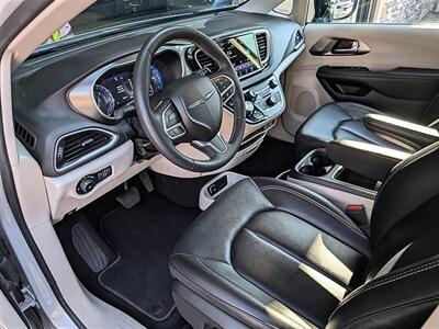2024 Chrysler Pacifica Touring L - Photo 2 - Bountiful, UT 84010