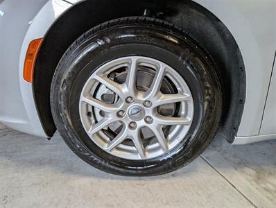 2024 Chrysler Pacifica Touring L   - Photo 15 - Bountiful, UT 84010
