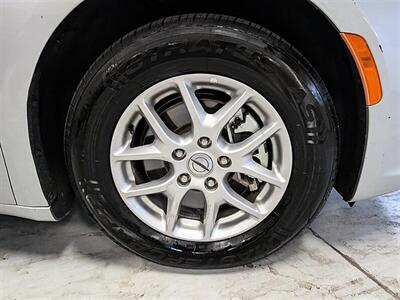 2024 Chrysler Pacifica Touring L   - Photo 12 - Bountiful, UT 84010