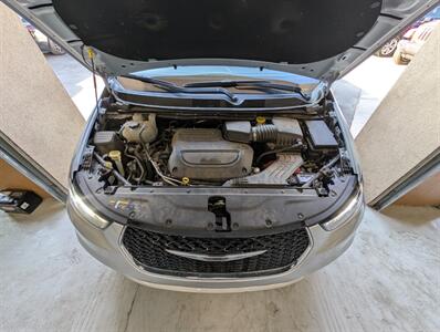 2024 Chrysler Pacifica Touring L   - Photo 17 - Bountiful, UT 84010