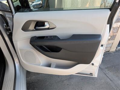 2024 Chrysler Pacifica Touring L   - Photo 29 - Bountiful, UT 84010