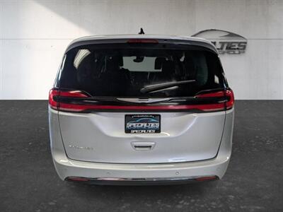 2024 Chrysler Pacifica Touring L   - Photo 9 - Bountiful, UT 84010
