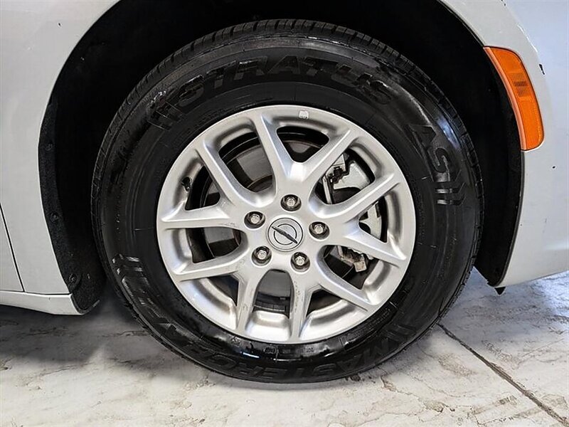 2024 Chrysler Pacifica Touring L - Photo 12 - Bountiful, UT 84010