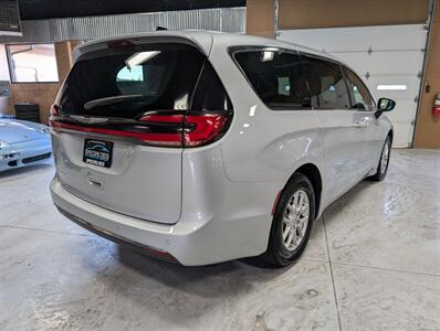 2024 Chrysler Pacifica Touring L   - Photo 10 - Bountiful, UT 84010