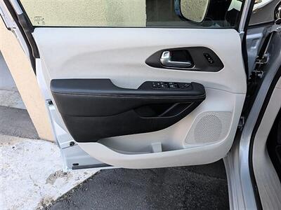 2024 Chrysler Pacifica Touring L - Photo 18 - Bountiful, UT 84010