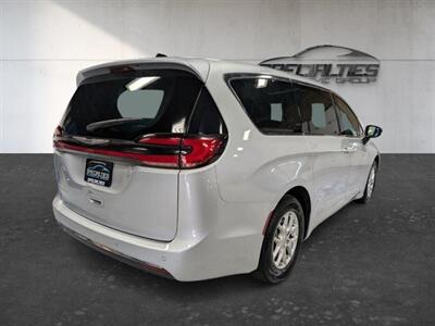 2024 Chrysler Pacifica Touring L   - Photo 10 - Bountiful, UT 84010