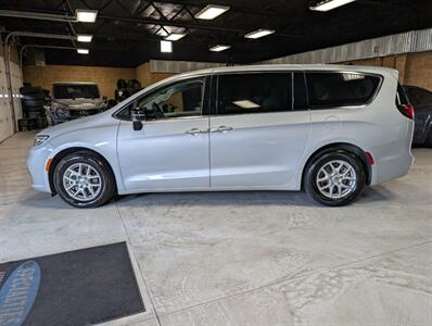 2024 Chrysler Pacifica Touring L   - Photo 7 - Bountiful, UT 84010