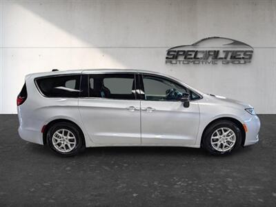 2024 Chrysler Pacifica Touring L   - Photo 11 - Bountiful, UT 84010