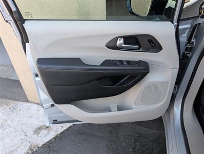 2024 Chrysler Pacifica Touring L   - Photo 18 - Bountiful, UT 84010
