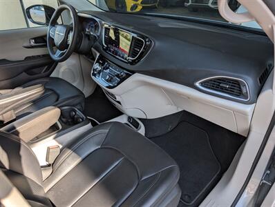 2024 Chrysler Pacifica Touring L   - Photo 4 - Bountiful, UT 84010