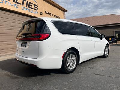 2024 Chrysler Pacifica Touring L   - Photo 32 - St. George, UT 84770-2625