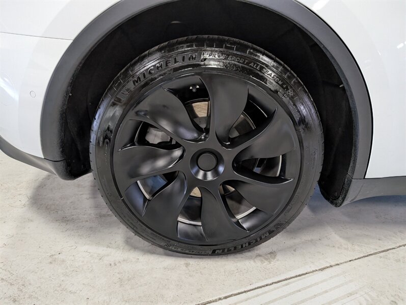 2022 Tesla Model Y Long Range - Photo 13 - Bountiful, UT 84010