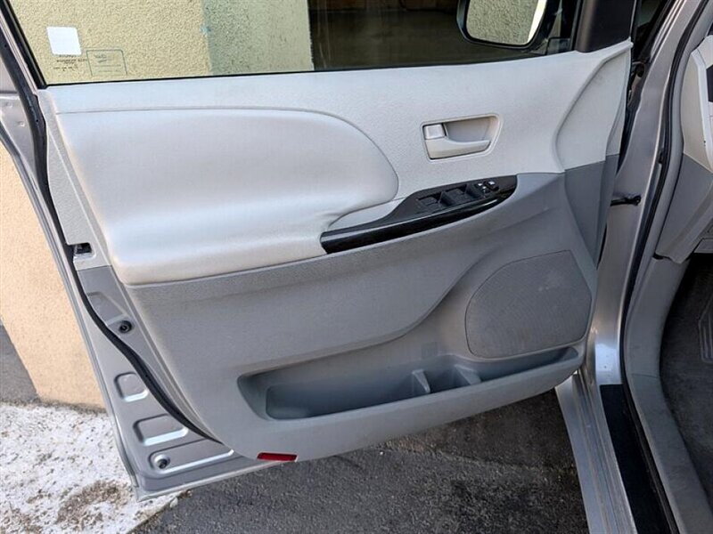 2011 Toyota Sienna LE 8-Passenger   - Photo 18 - Bountiful, UT 84010