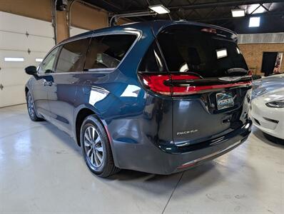 2022 Chrysler Pacifica Hybrid Touring L   - Photo 8 - Bountiful, UT 84010