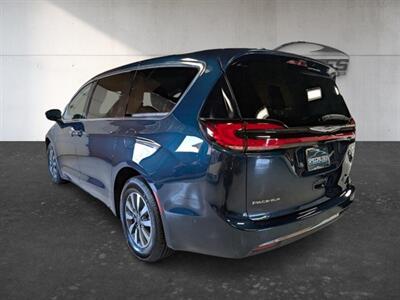 2022 Chrysler Pacifica Hybrid Touring L   - Photo 8 - Bountiful, UT 84010