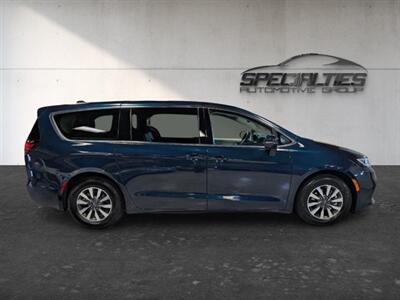 2022 Chrysler Pacifica Hybrid Touring L   - Photo 11 - Bountiful, UT 84010
