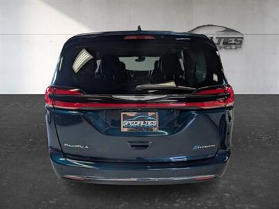 2022 Chrysler Pacifica Hybrid Touring L   - Photo 9 - Bountiful, UT 84010