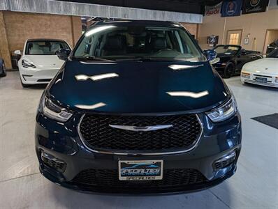 2022 Chrysler Pacifica Hybrid Touring L   - Photo 6 - Bountiful, UT 84010