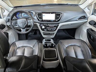 2022 Chrysler Pacifica Hybrid Touring L   - Photo 3 - Bountiful, UT 84010