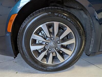 2022 Chrysler Pacifica Hybrid Touring L   - Photo 15 - Bountiful, UT 84010