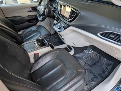2022 Chrysler Pacifica Hybrid Touring L   - Photo 4 - Bountiful, UT 84010