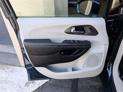 2022 Chrysler Pacifica Hybrid Touring L   - Photo 18 - Bountiful, UT 84010