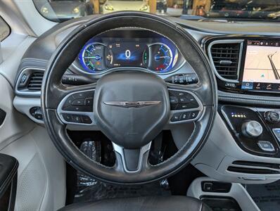 2022 Chrysler Pacifica Hybrid Touring L   - Photo 19 - Bountiful, UT 84010