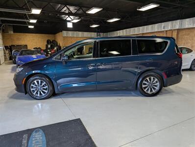 2022 Chrysler Pacifica Hybrid Touring L   - Photo 7 - Bountiful, UT 84010