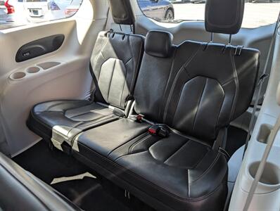 2022 Chrysler Pacifica Hybrid Touring L   - Photo 26 - Bountiful, UT 84010