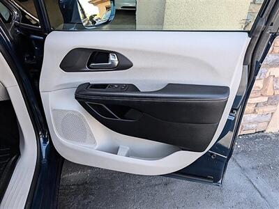 2022 Chrysler Pacifica Hybrid Touring L   - Photo 31 - Bountiful, UT 84010