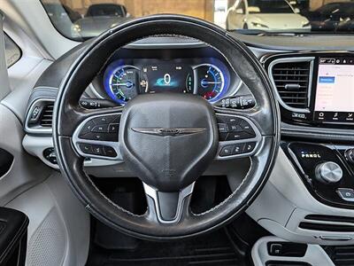 2022 Chrysler Pacifica Hybrid Touring L   - Photo 19 - Bountiful, UT 84010