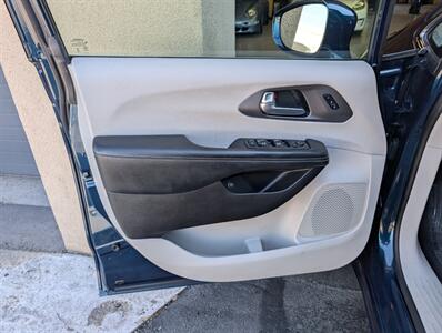 2022 Chrysler Pacifica Hybrid Touring L   - Photo 18 - Bountiful, UT 84010