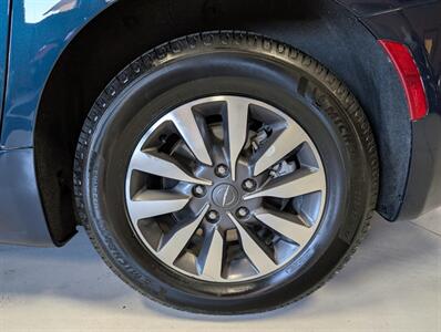 2022 Chrysler Pacifica Hybrid Touring L   - Photo 14 - Bountiful, UT 84010