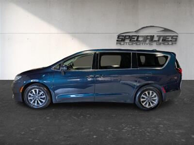 2022 Chrysler Pacifica Hybrid Touring L   - Photo 7 - Bountiful, UT 84010