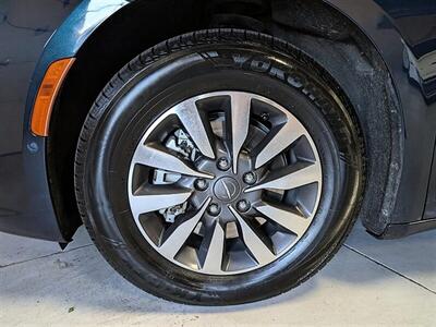 2022 Chrysler Pacifica Hybrid Touring L   - Photo 15 - Bountiful, UT 84010