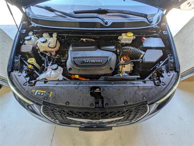 2022 Chrysler Pacifica Hybrid Touring L   - Photo 17 - Bountiful, UT 84010