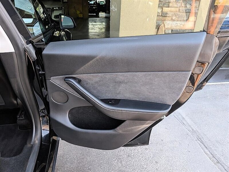 2023 Tesla Model Y Long Range FSD Capable w/ Acceleration Boost - Photo 27 - Bountiful, UT 84010