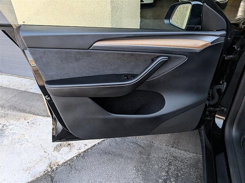 2023 Tesla Model Y Long Range FSD Capable w/ Acceleration Boost - Photo 18 - Bountiful, UT 84010