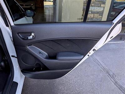 2017 Kia Forte5 SX   - Photo 25 - St. George, UT 84770-2625