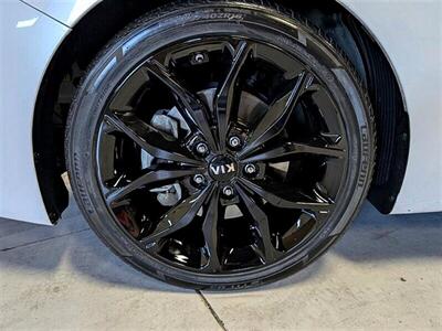 2017 Kia Forte5 SX   - Photo 15 - St. George, UT 84770-2625