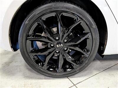 2017 Kia Forte5 SX   - Photo 13 - St. George, UT 84770-2625