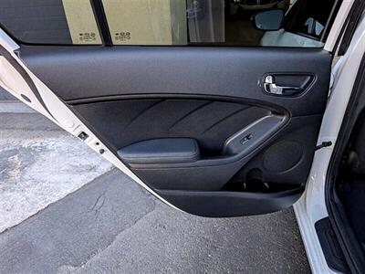 2017 Kia Forte5 SX   - Photo 23 - St. George, UT 84770-2625