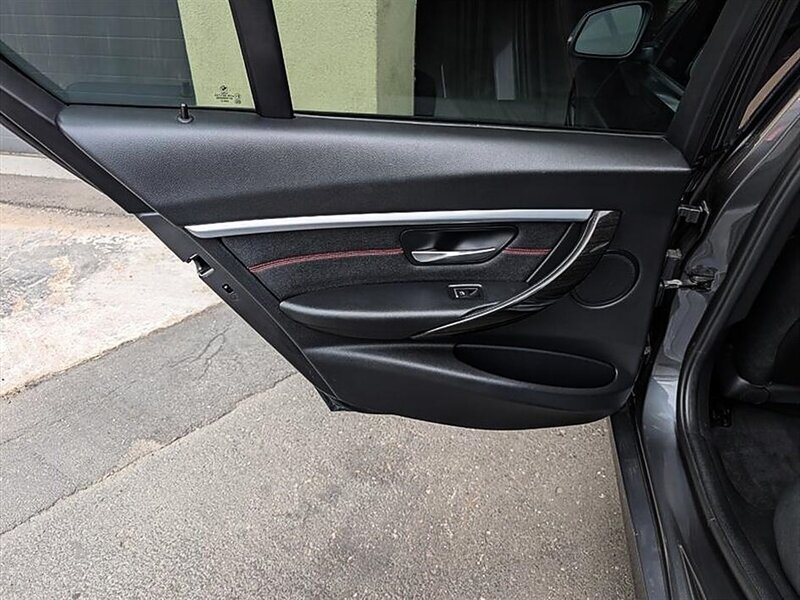 2018 BMW 330i - Photo 25 - Bountiful, UT 84010