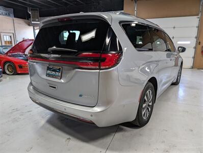 2021 Chrysler Pacifica Hybrid Touring L   - Photo 10 - Bountiful, UT 84010