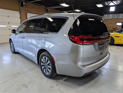 2021 Chrysler Pacifica Hybrid Touring L   - Photo 8 - Bountiful, UT 84010