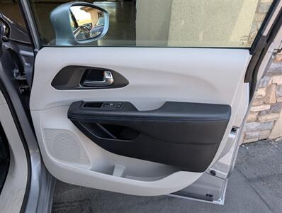 2021 Chrysler Pacifica Hybrid Touring L   - Photo 28 - Bountiful, UT 84010